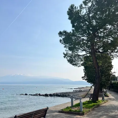 Apartment La Finestra Sul Garda Dreaming Holidays San Felice del Benaco