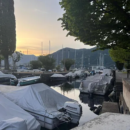 La Finestra Sul Garda Dreaming Holidays Apartment San Felice del Benaco